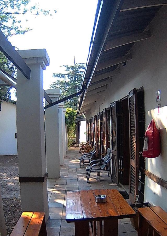 Kuru-Kuru Guesthouse Kuruman Extérieur photo