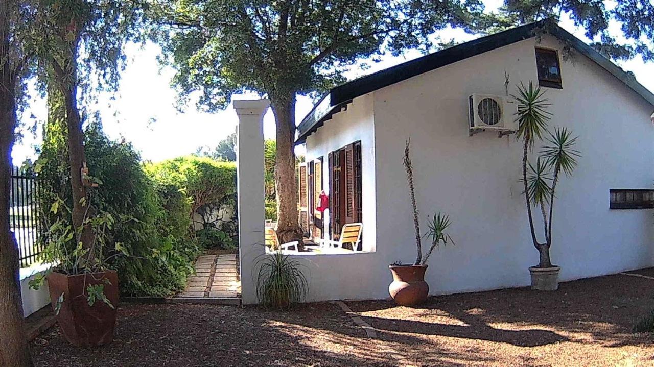 Kuru-Kuru Guesthouse Kuruman Extérieur photo