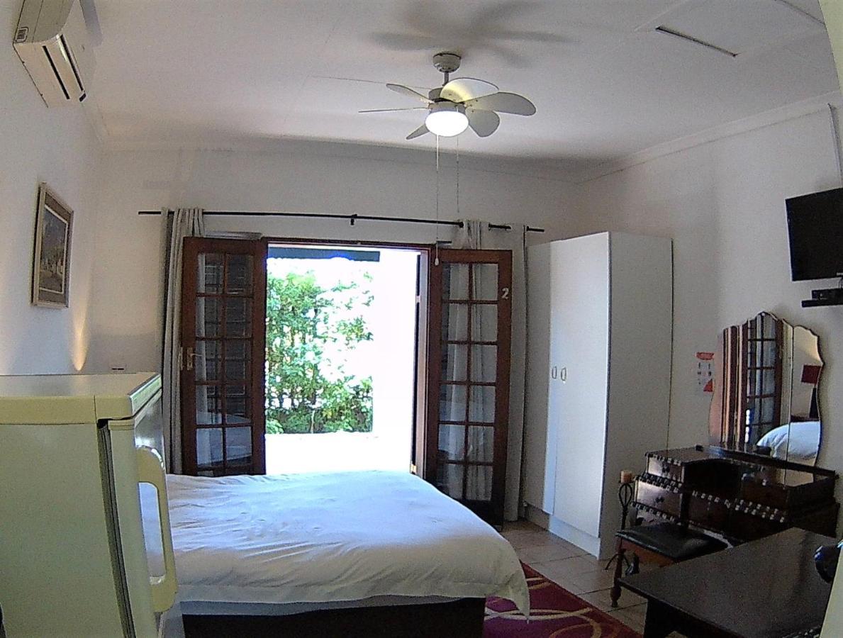 Kuru-Kuru Guesthouse Kuruman Extérieur photo