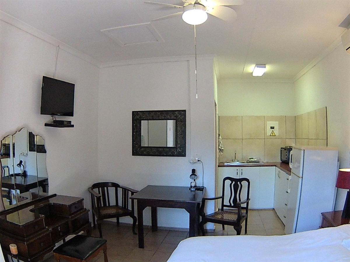 Kuru-Kuru Guesthouse Kuruman Extérieur photo