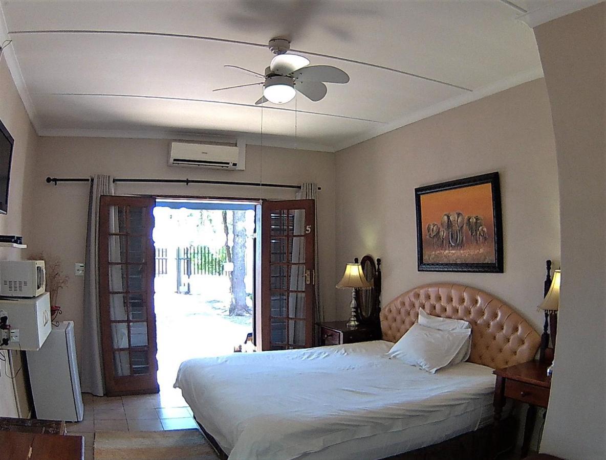 Kuru-Kuru Guesthouse Kuruman Extérieur photo